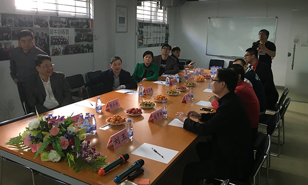 陈翼明副市长一行听取了牛商网的汇报